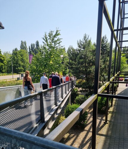 Wandelend netwerken tijdens Outdoor Office Day in het Dutch Innovation Park